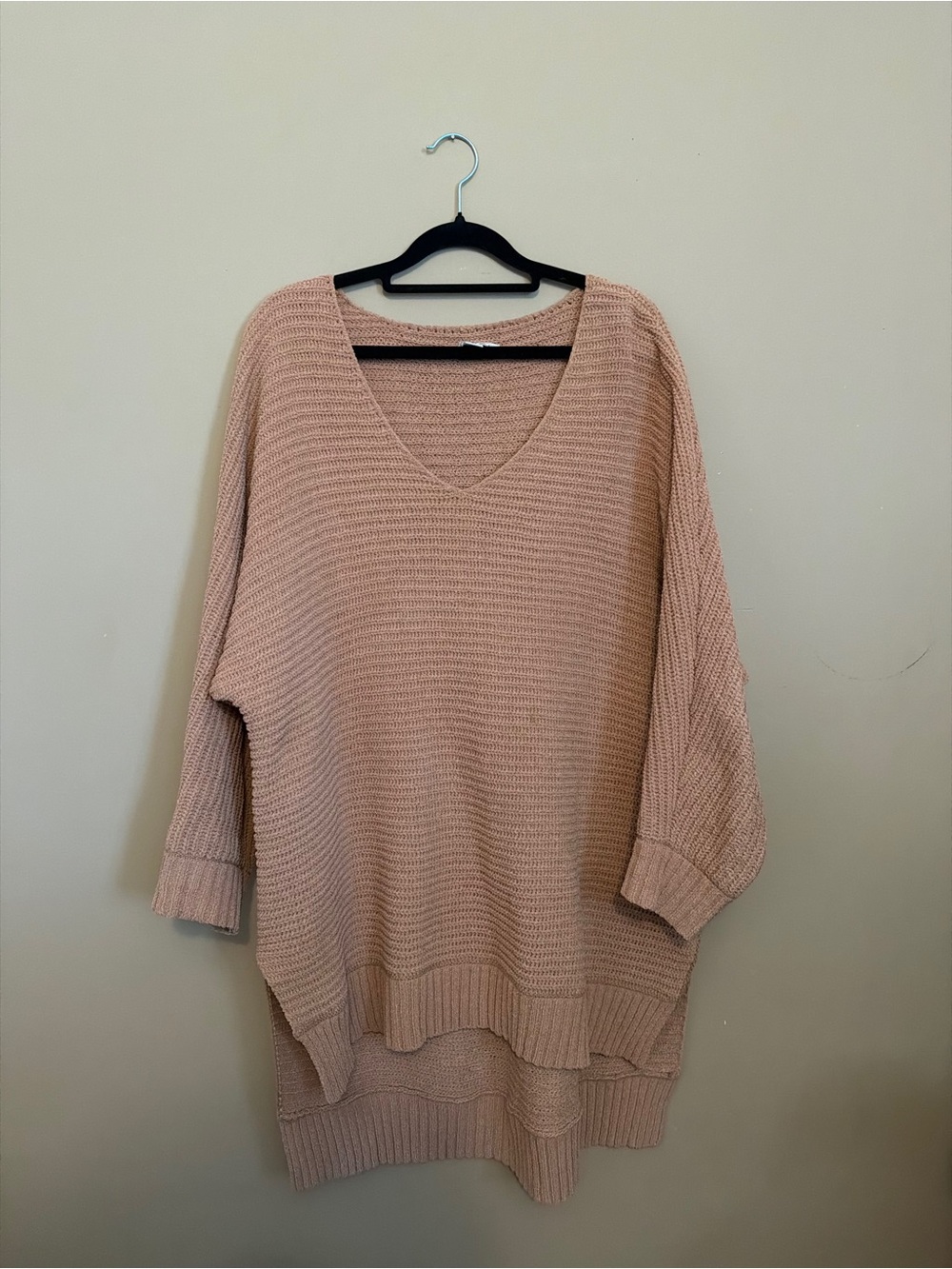 American Eagle Outfitters V-Neck Oversized Sweater in Blush Pink